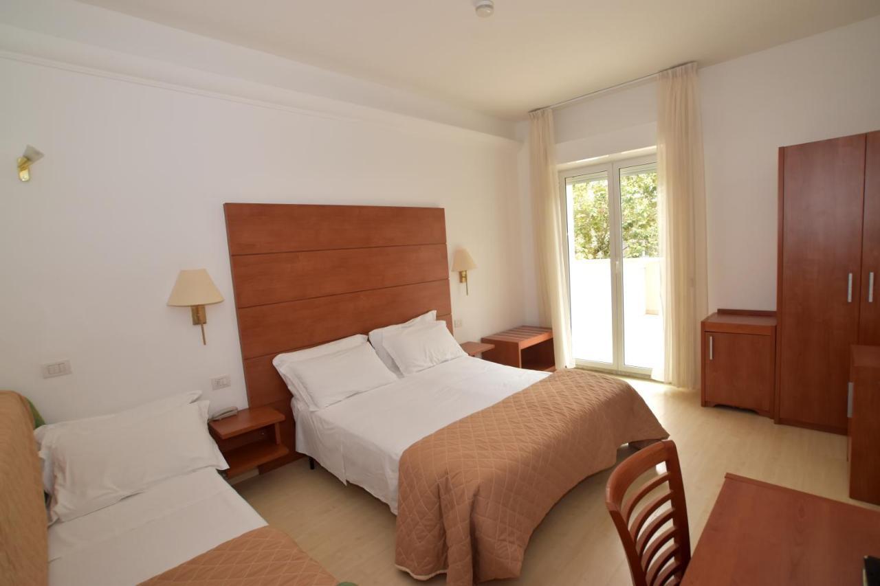 Hotel Villa Del Parco ริมินี ภายนอก รูปภาพ