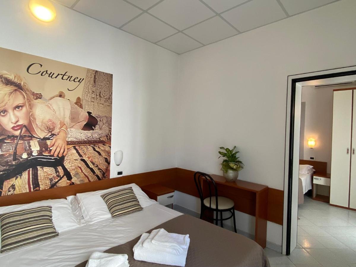 Hotel Villa Del Parco ริมินี ภายนอก รูปภาพ