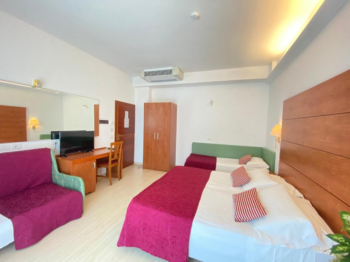 Hotel Villa Del Parco ริมินี ภายนอก รูปภาพ