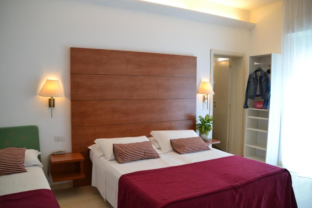 Hotel Villa Del Parco ริมินี ภายนอก รูปภาพ