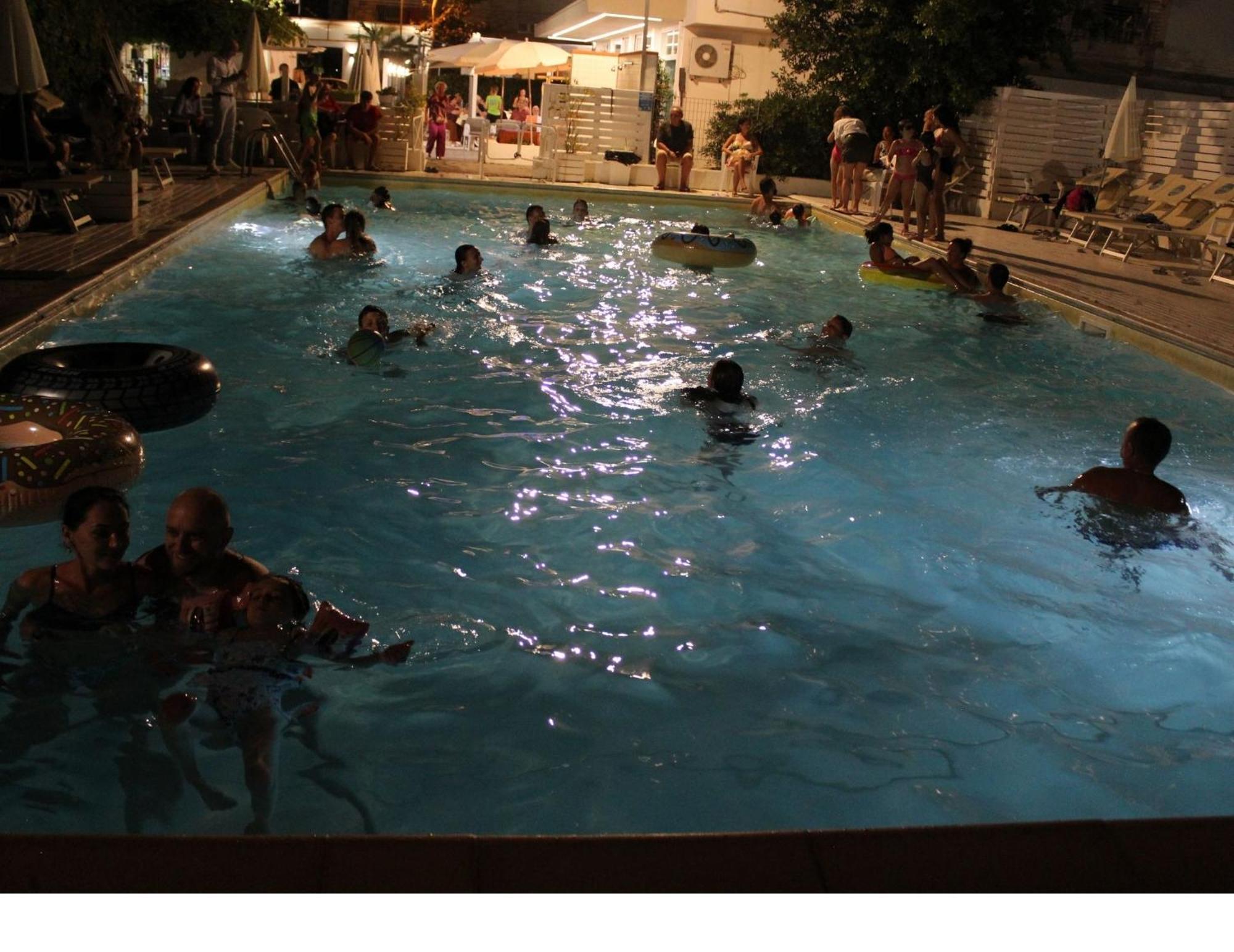 Hotel Villa Del Parco ริมินี ภายนอก รูปภาพ