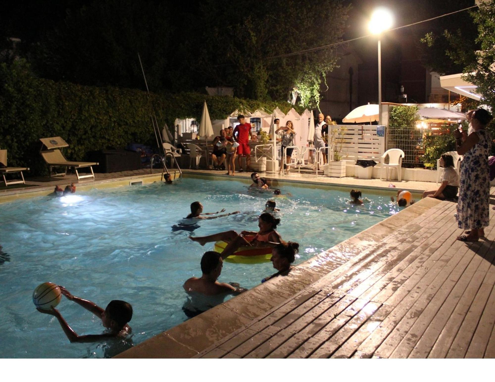 Hotel Villa Del Parco ริมินี ภายนอก รูปภาพ