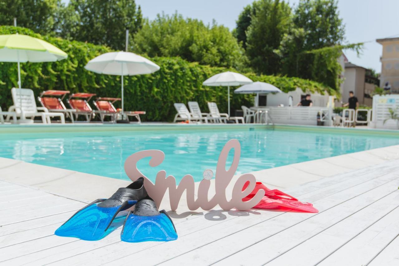 Hotel Villa Del Parco ริมินี ภายนอก รูปภาพ